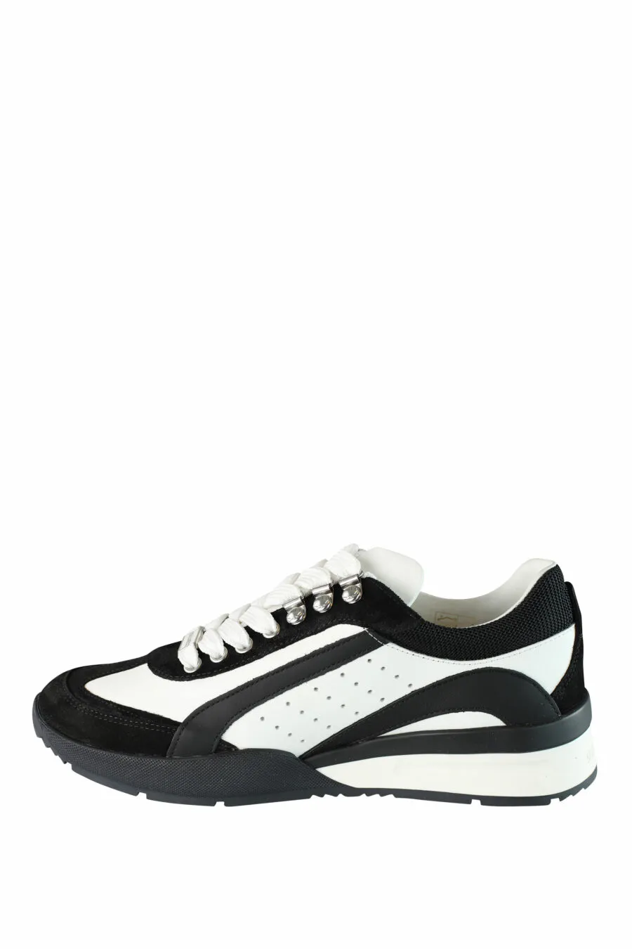 Zapatillas bicolor blancas y negras 