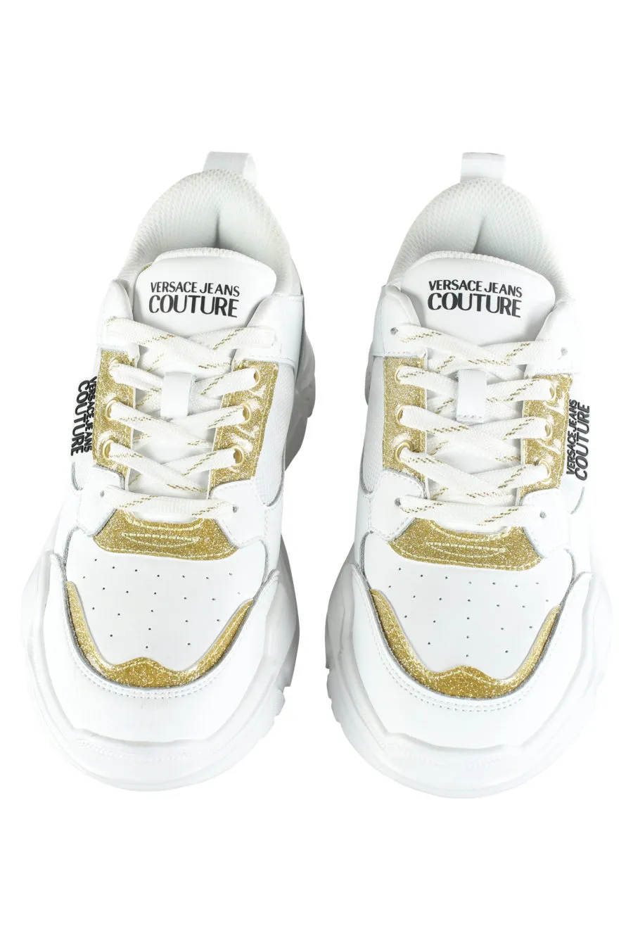Zapatillas blancas con detalles dorado 