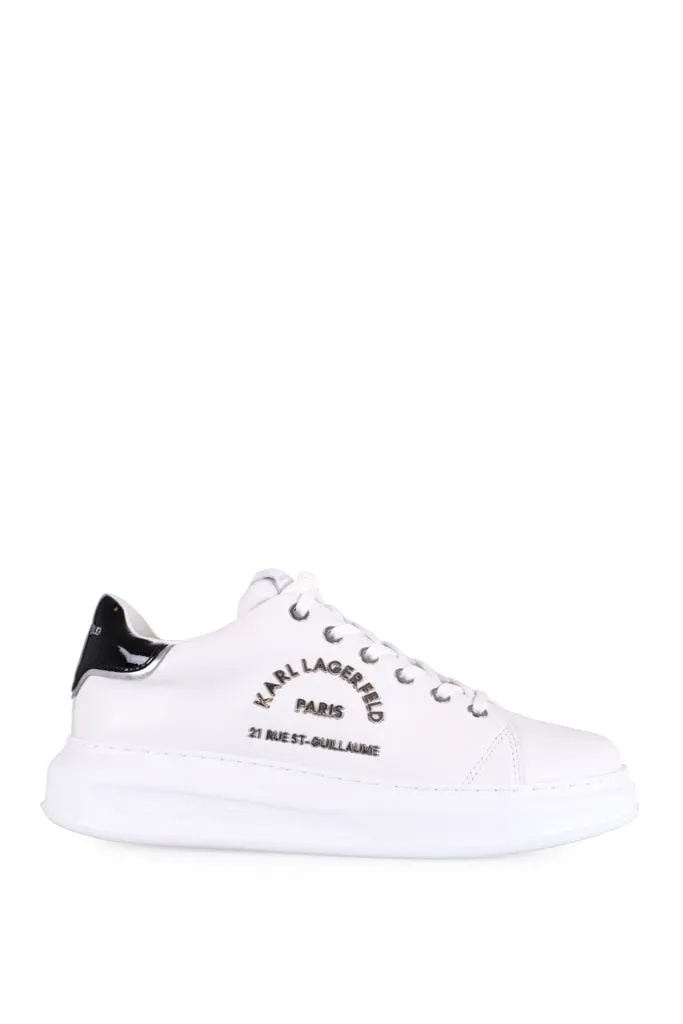 Zapatillas blancas con logotipo 