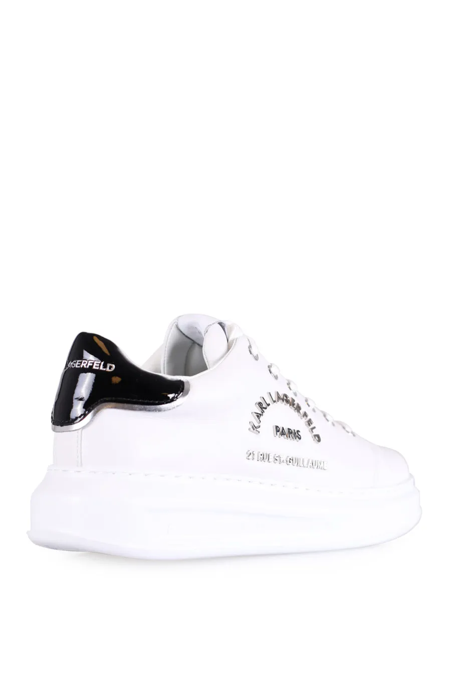 Zapatillas blancas con logotipo 