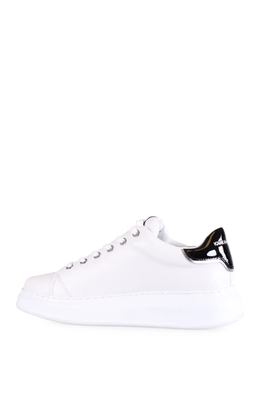 Zapatillas blancas con logotipo 