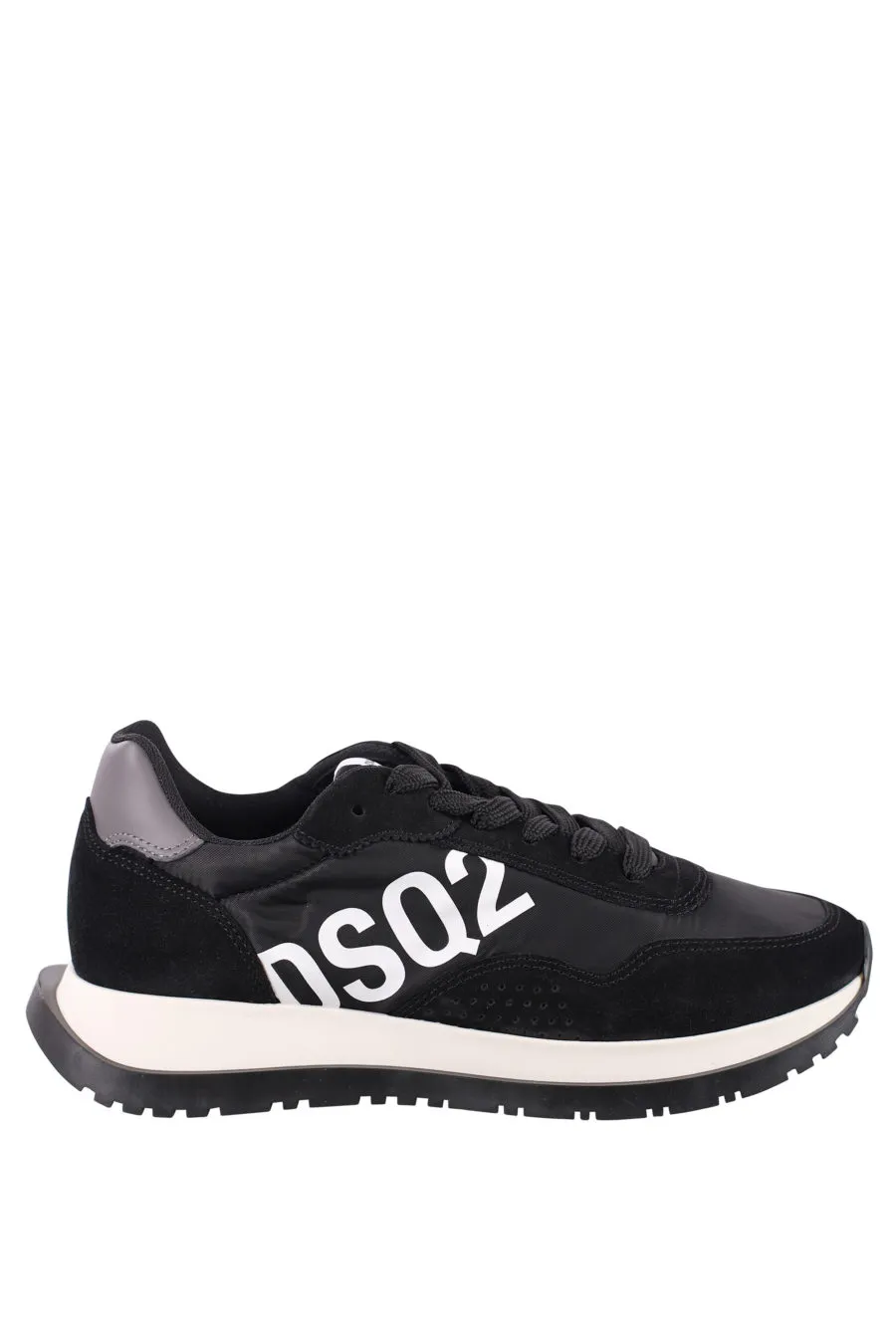 Zapatillas negras con logo diagonal blanco