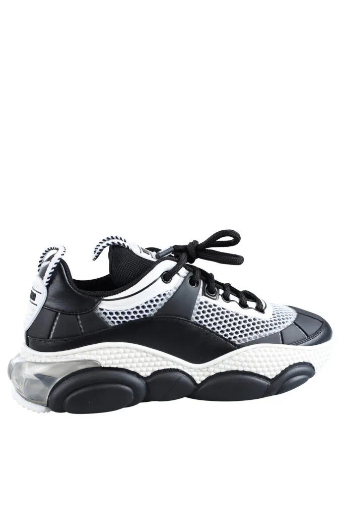 Zapatillas negras con rejilla 