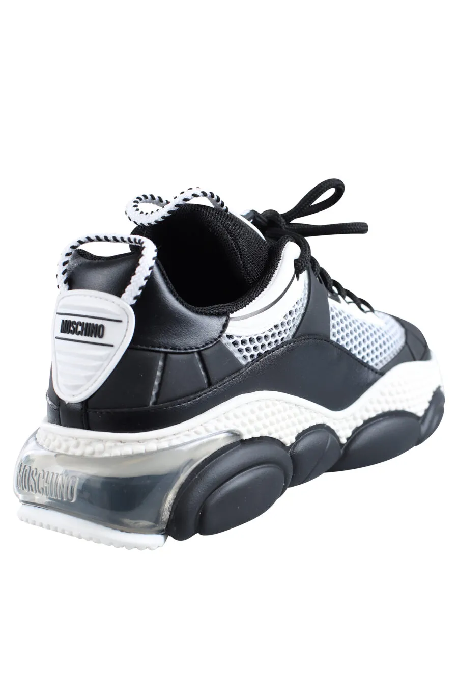 Zapatillas negras con rejilla 