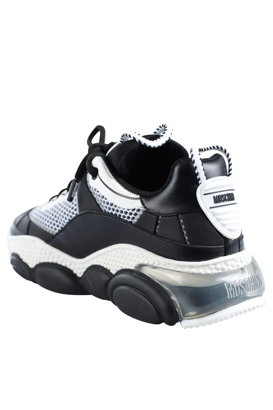 Zapatillas negras con rejilla 